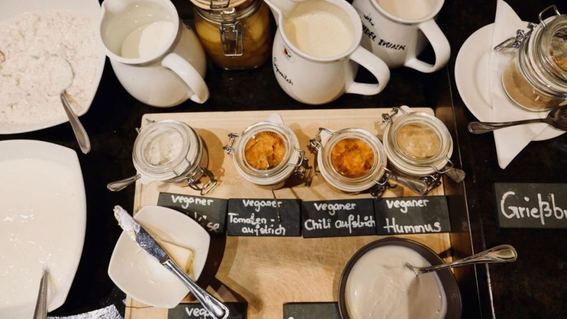 Geschirr,Lebensmittel,Trinkgeschirr,Kaffeetasse,Geschirr,Weiß,Tasse,Küchenutensil,Serviergeschirr,Teetasse,
