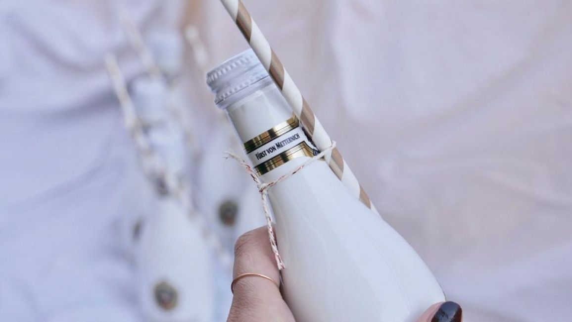 Flüssigkeit, Wasser, medizinische Geräte, menschlicher Körper, Flüssigkeit, Gesundheitswesen, Geste, Wimpern, Kosmetik, Schmuck,